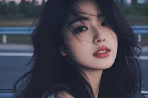 炸裂！司晓迪凌晨甩黑色吊带美照评论区从吃瓜到吐槽吵翻了天