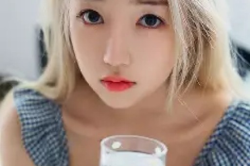 于正和朋友庆祝48岁生日董璇、古力娜扎等明星也在场